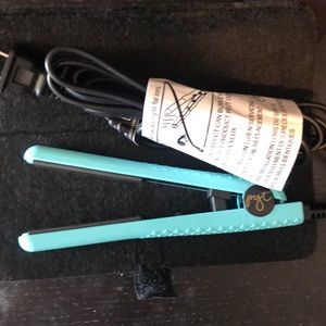 PYT Twal mini straightening iron